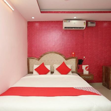 Oyo 18597 Satyam Hotell Meerut Exteriör bild