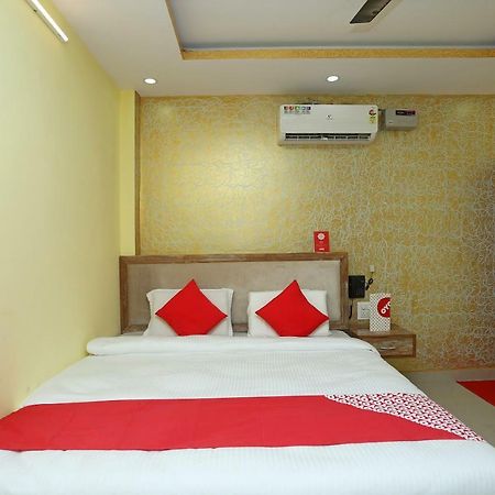Oyo 18597 Satyam Hotell Meerut Exteriör bild