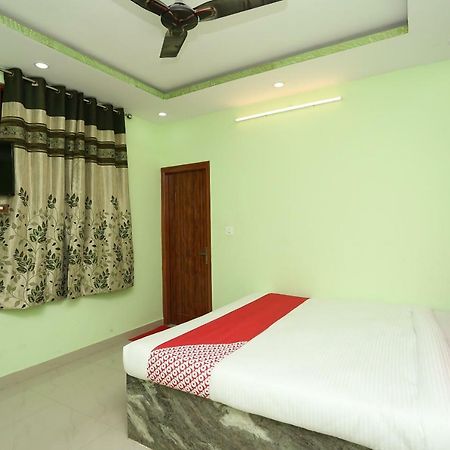 Oyo 18597 Satyam Hotell Meerut Exteriör bild