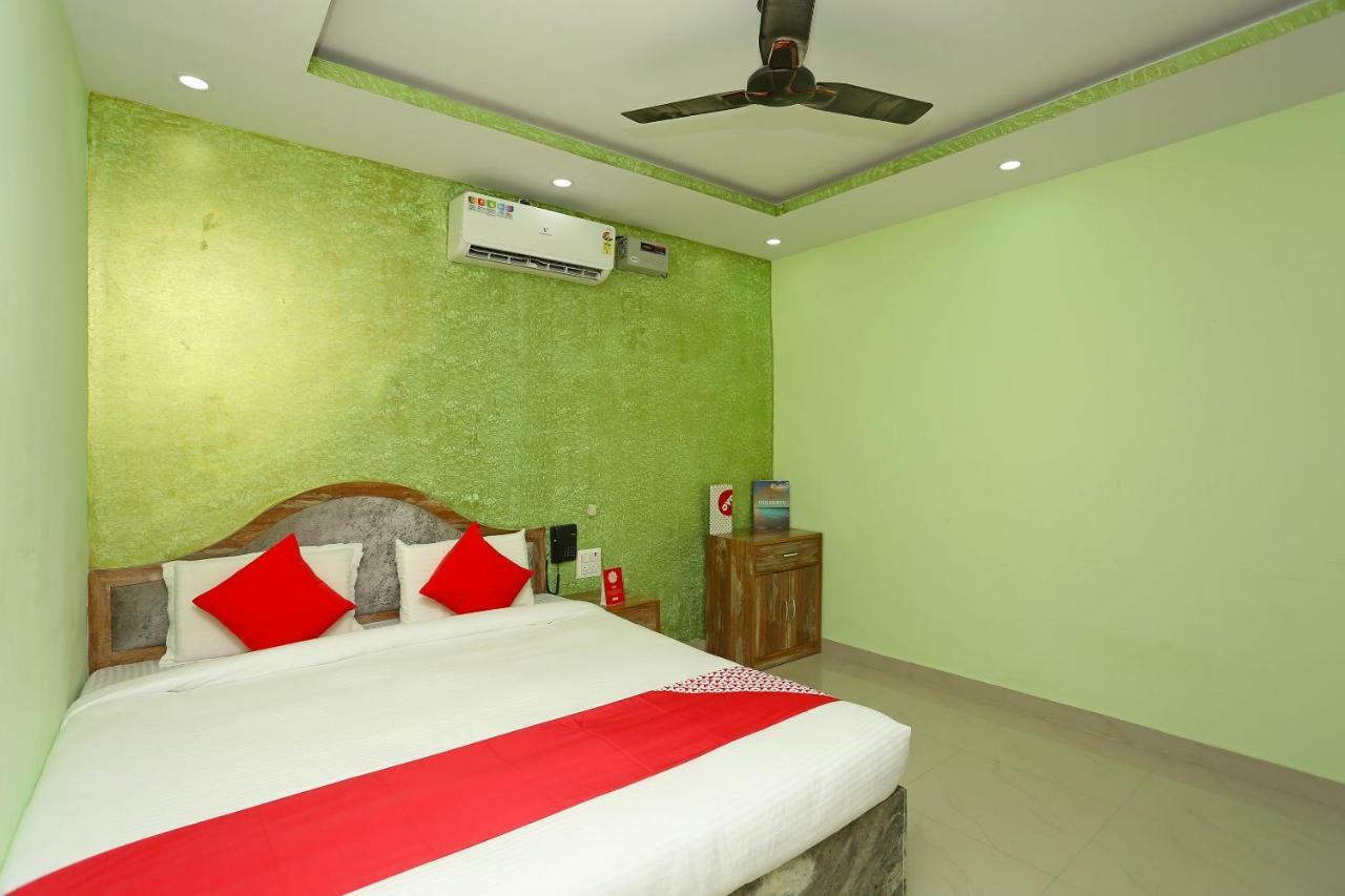 Oyo 18597 Satyam Hotell Meerut Exteriör bild