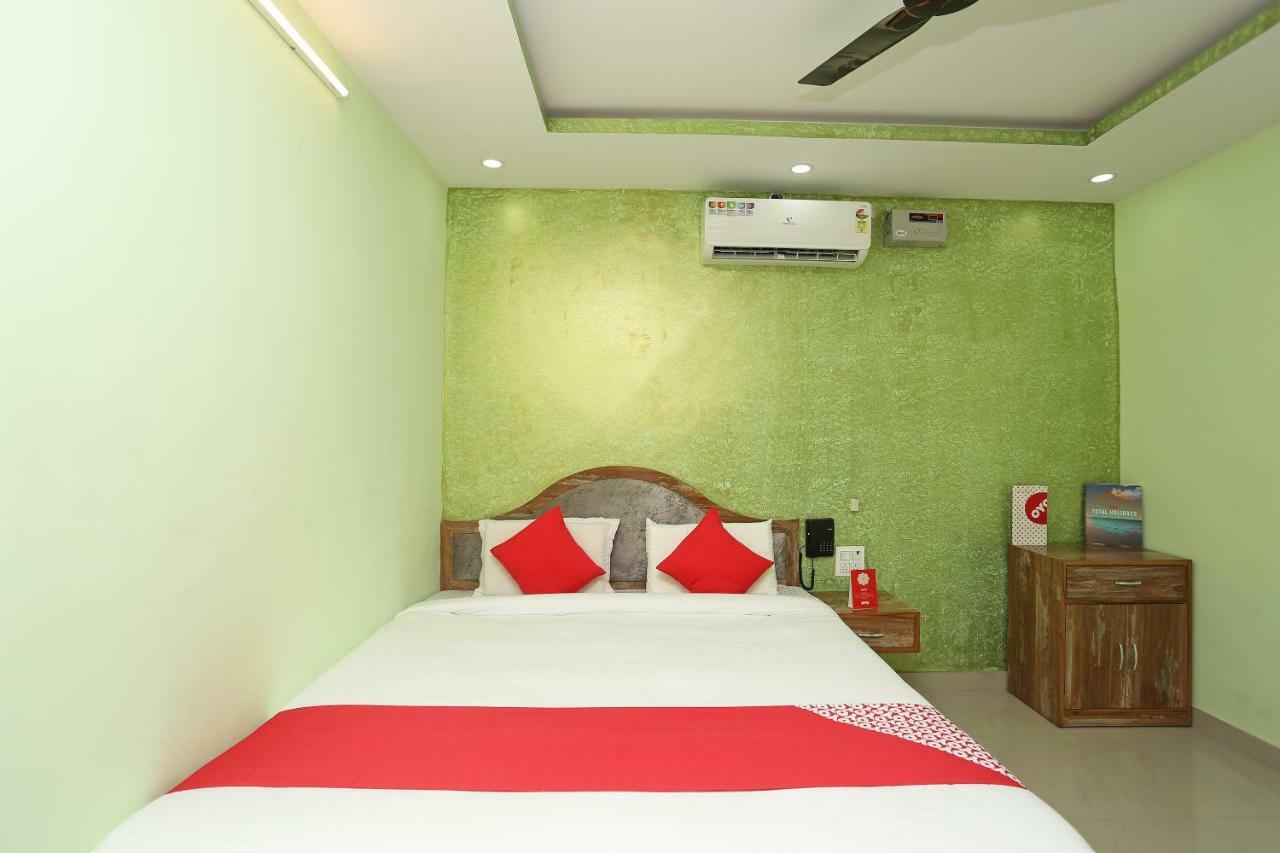 Oyo 18597 Satyam Hotell Meerut Exteriör bild
