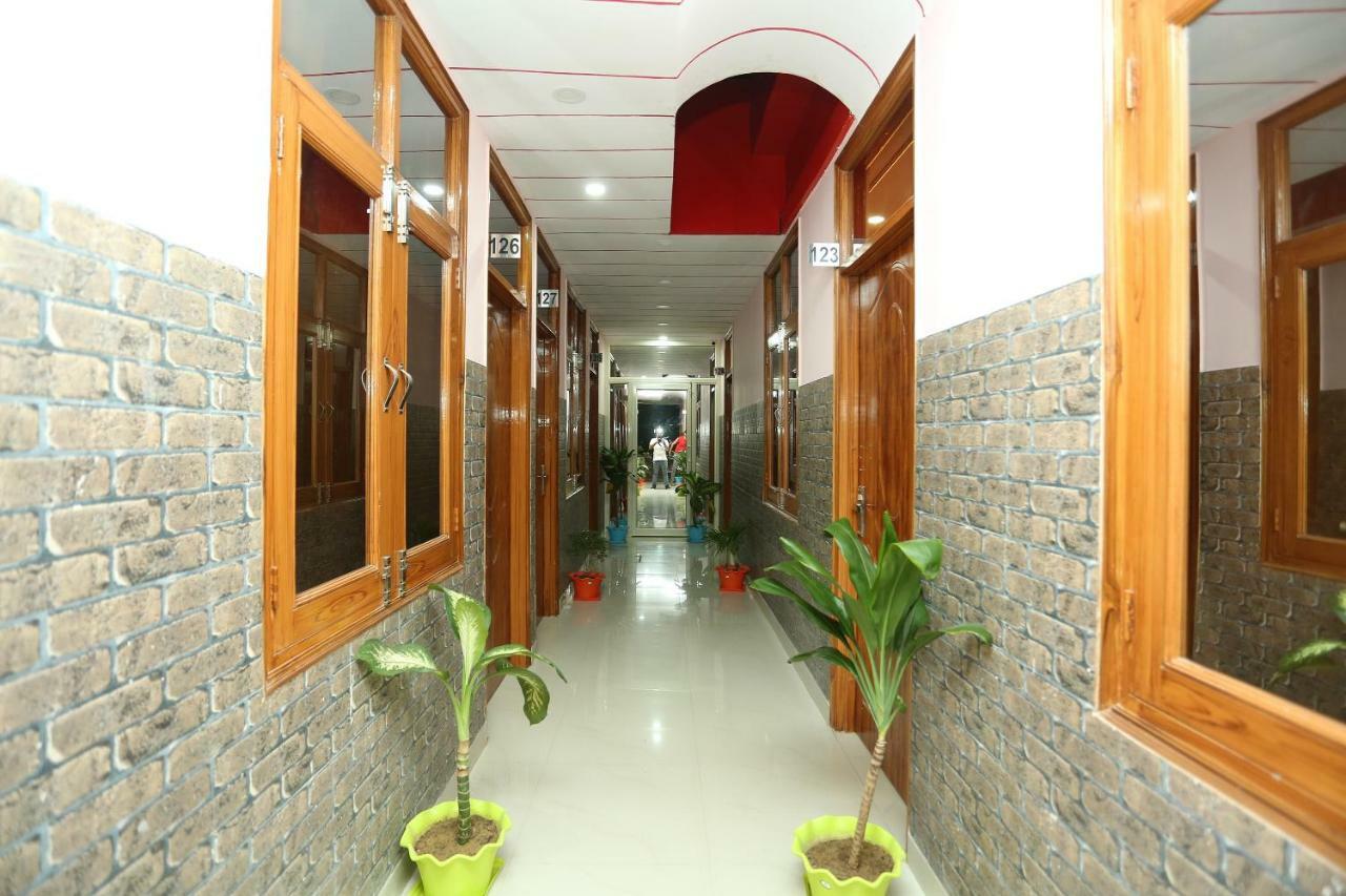 Oyo 18597 Satyam Hotell Meerut Exteriör bild