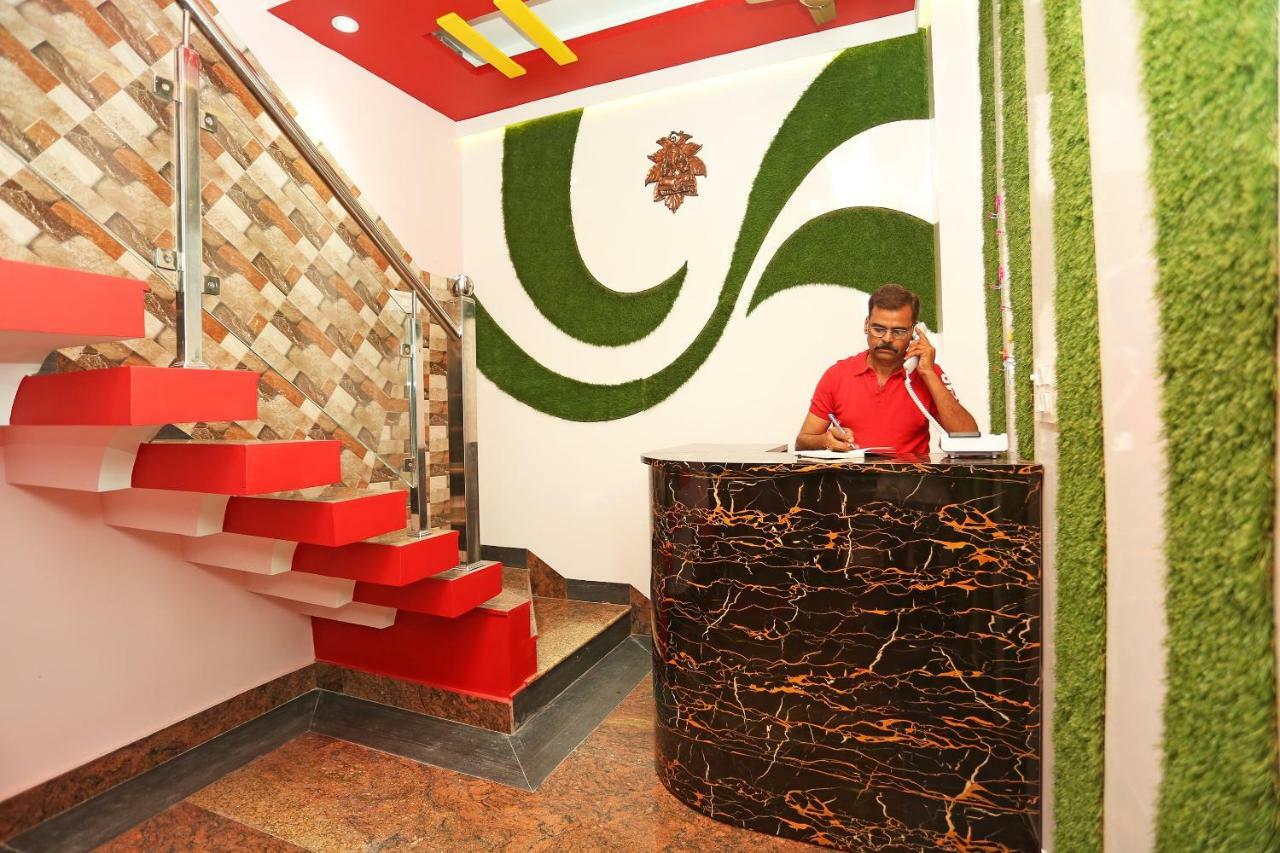 Oyo 18597 Satyam Hotell Meerut Exteriör bild