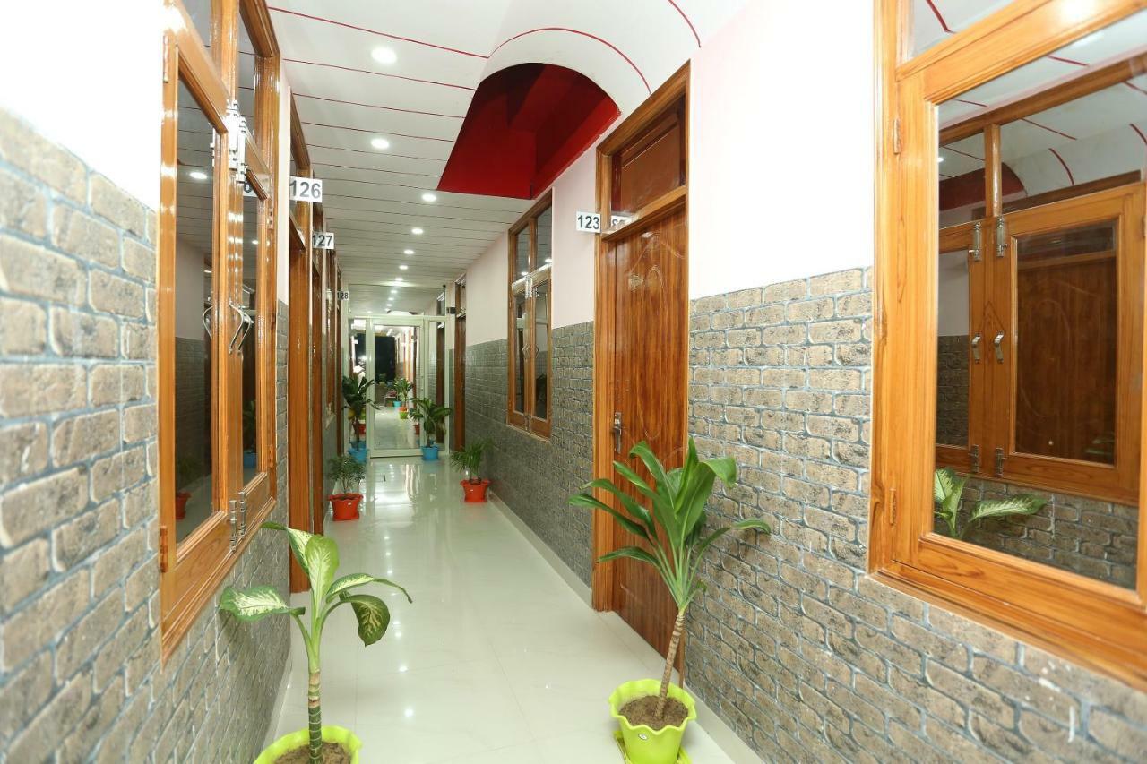 Oyo 18597 Satyam Hotell Meerut Exteriör bild