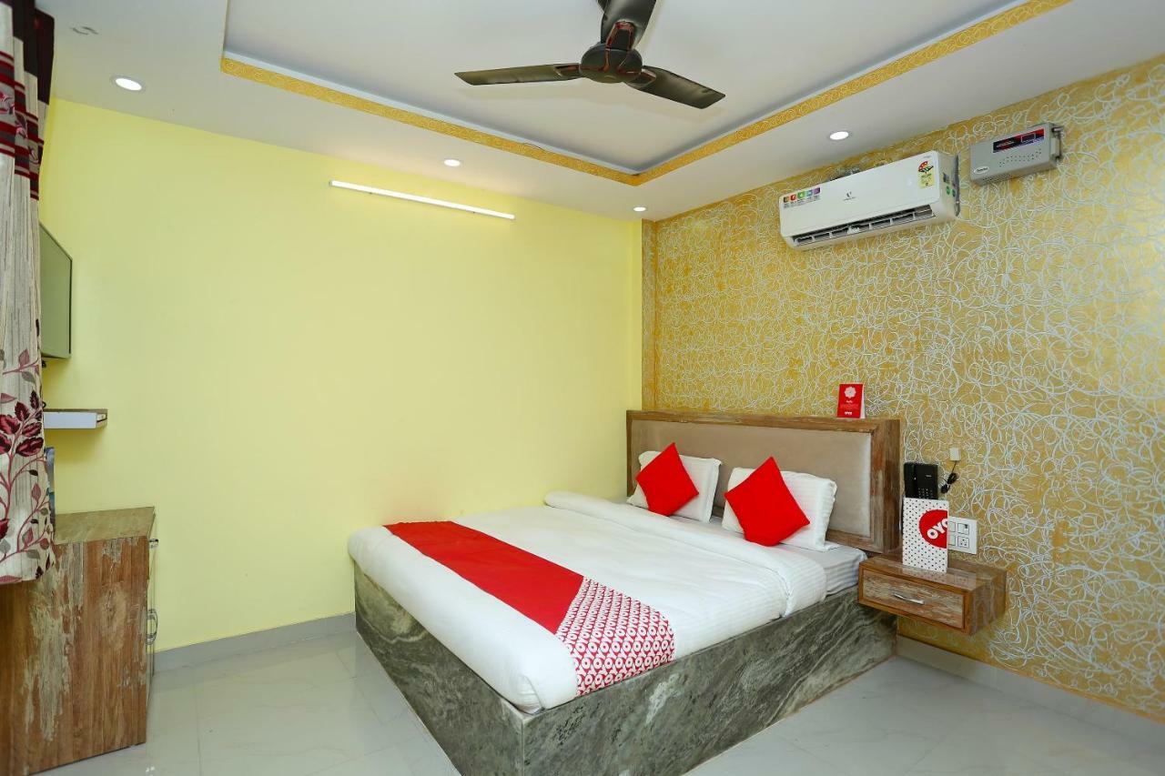 Oyo 18597 Satyam Hotell Meerut Exteriör bild