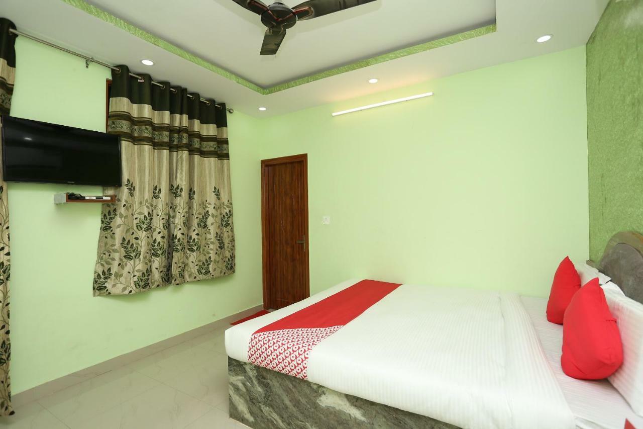 Oyo 18597 Satyam Hotell Meerut Exteriör bild