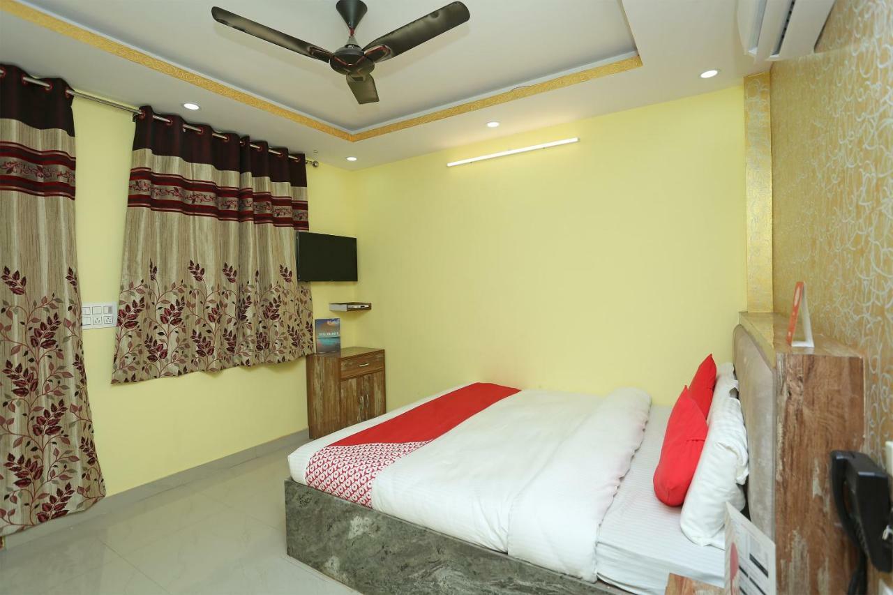 Oyo 18597 Satyam Hotell Meerut Exteriör bild