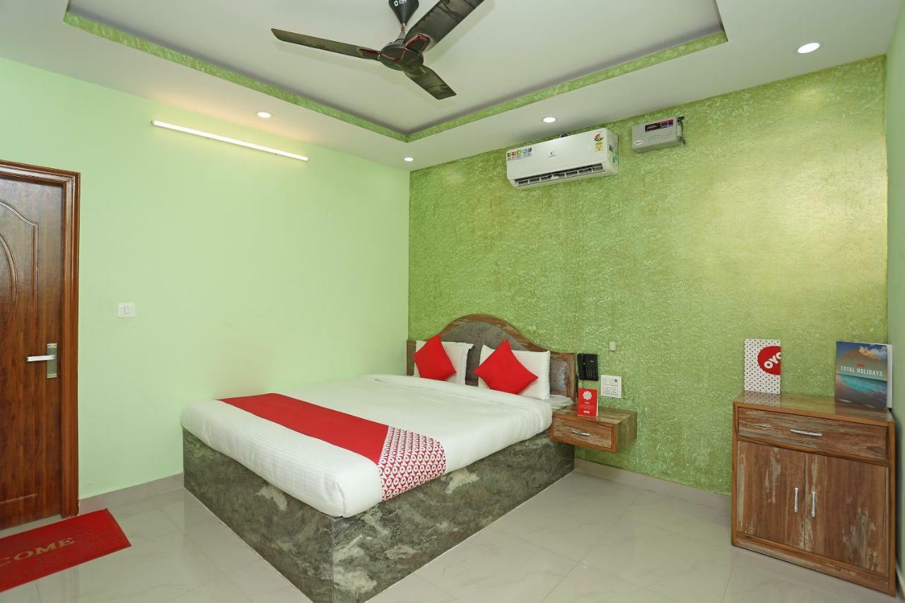 Oyo 18597 Satyam Hotell Meerut Exteriör bild